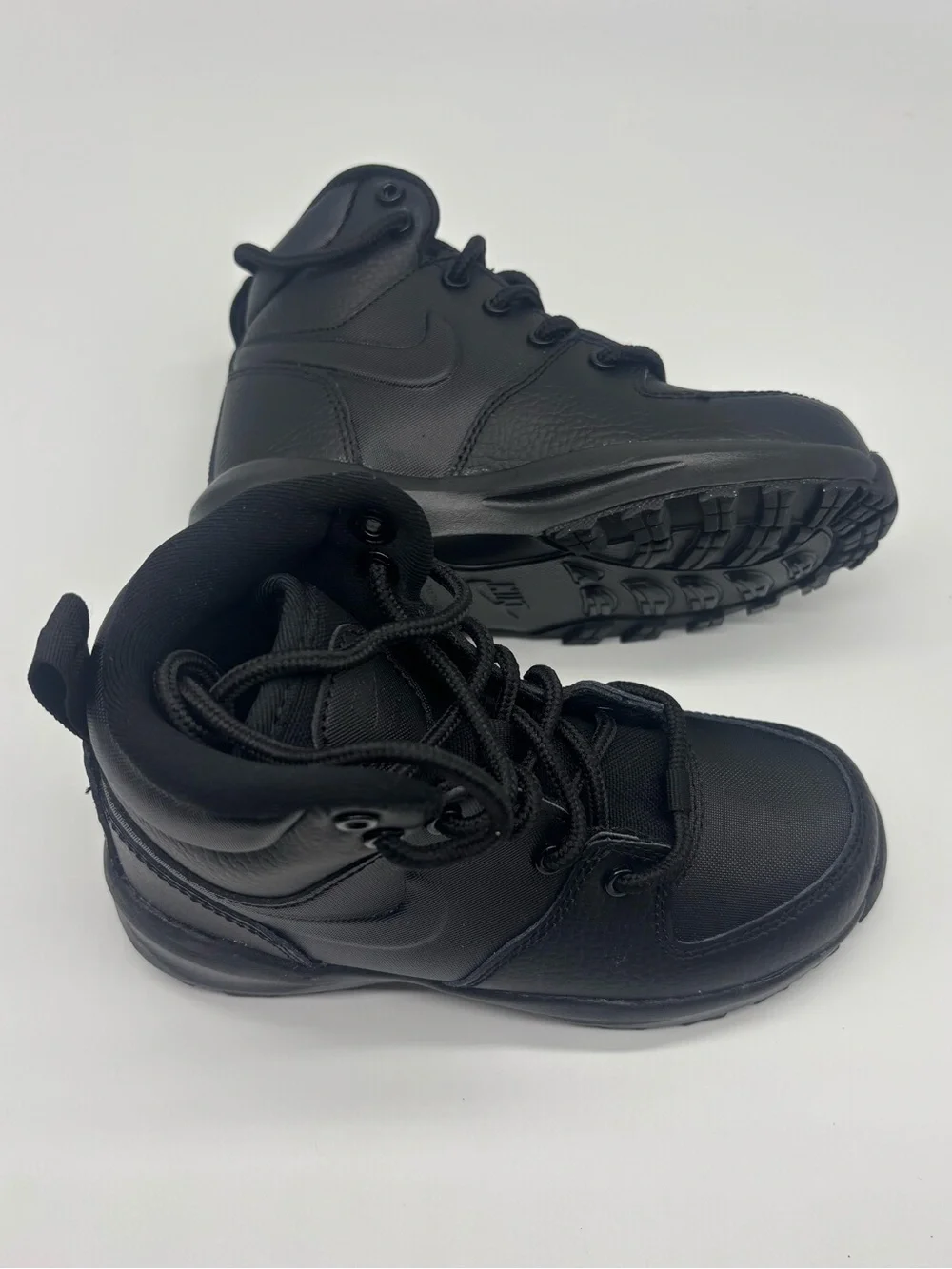 NWT Nike Manoa Kids Black High-Top Boots with Lace-Up Support